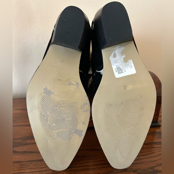 Embroidered Black Suzani Boots with Floral Design - Picture 5 of 12